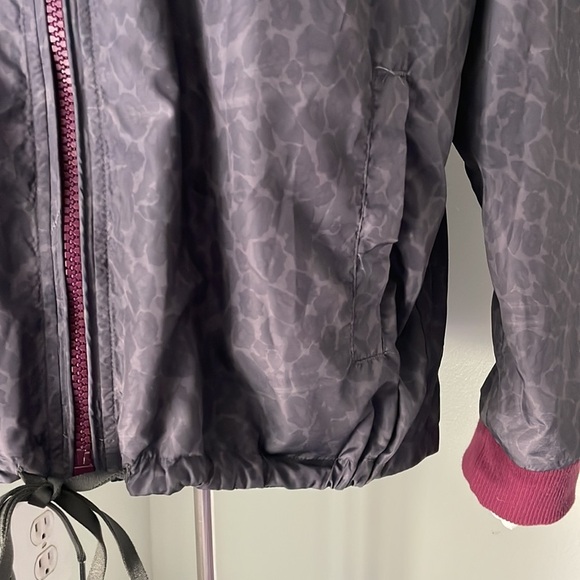 The Upside Snow Leopard windbreaker jacket - Picture 4 of 11